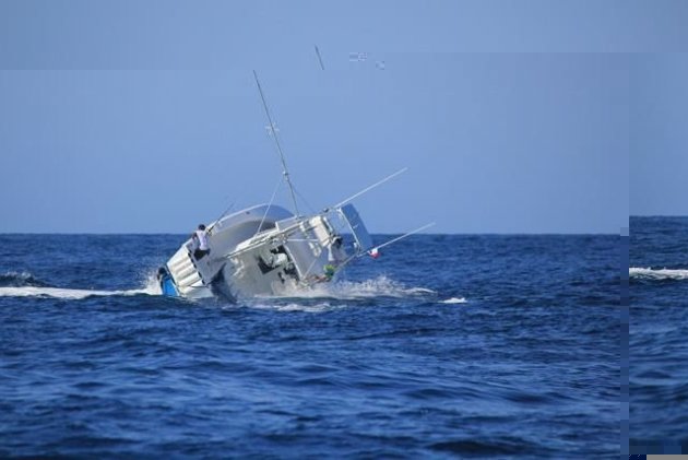 marlin-vs-boat3-jpg_221708.jpg