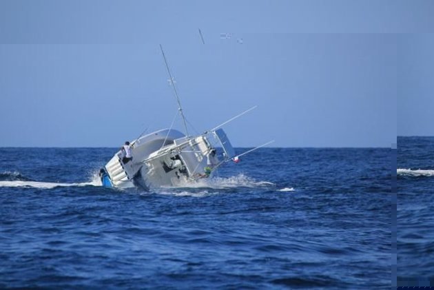 marlin-vs-boat3-jpg_221708.jpg